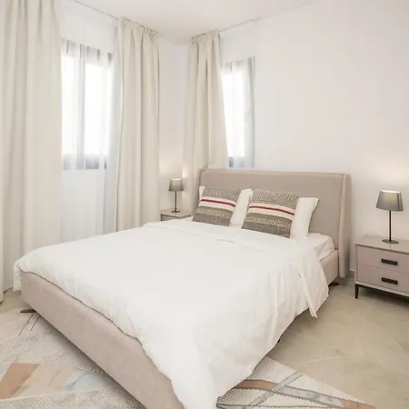 Kalamon Luxury 202 W Pool And Gym Apartment