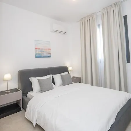 Apartment Kalamon Luxury 202 W Pool And Gym