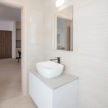 Kalamon Luxury 202 W Pool And Gym Apartment Larnaca