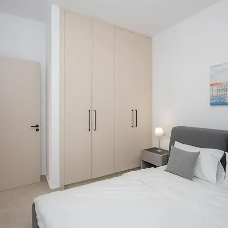 Kalamon Luxury 202 W Pool And Gym לרנקה