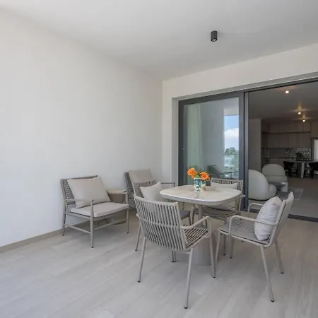 Kalamon Luxury 202 W Pool And Gym דירה לרנקה